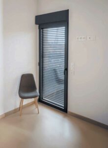 Porte fenêtre avec volet roulant